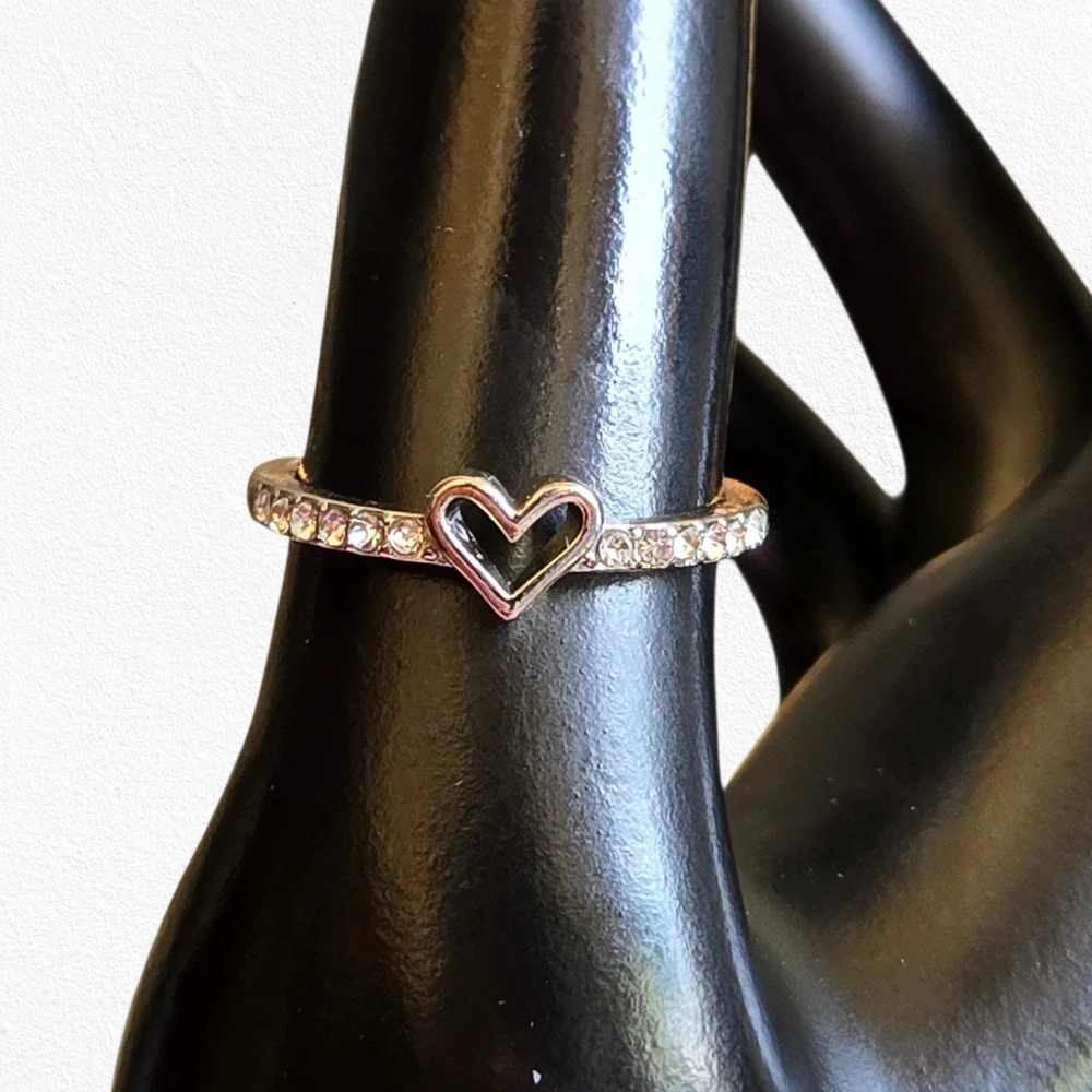 Silver Heart Coquette Zirconia Dainty Band Ring Size 7 New in Box Boutique